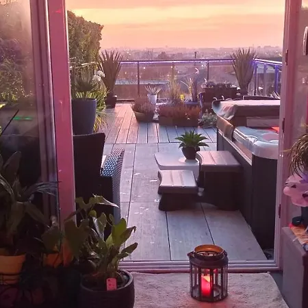 De La Lune: Romantic With Jacuzzi, Sauna & Paris Views 4*