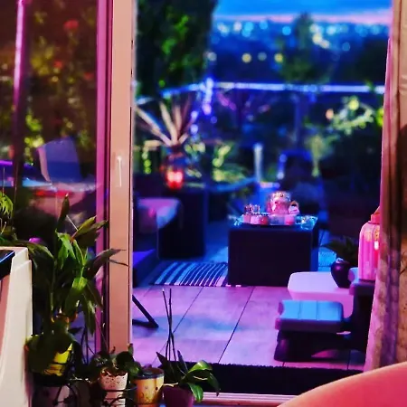 De La Lune: Romantic With Jacuzzi, Sauna & Paris Views Love hotel